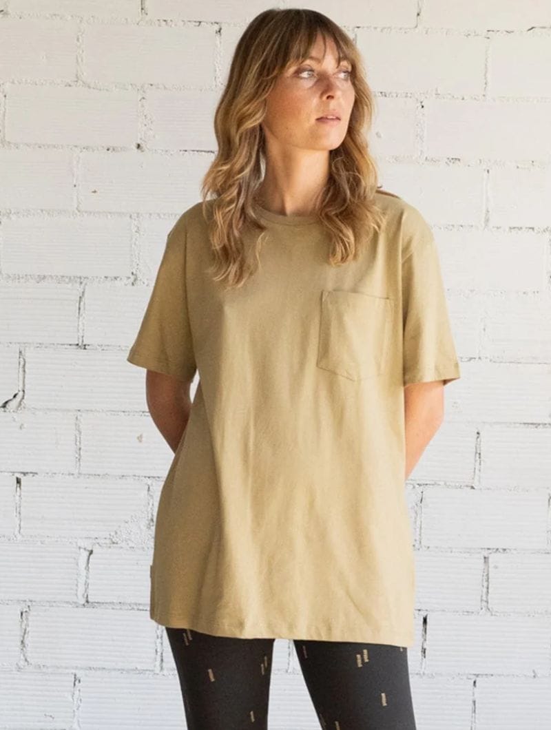 Camiseta lisa con bolsillo de algodón orgánico - Imagen 3