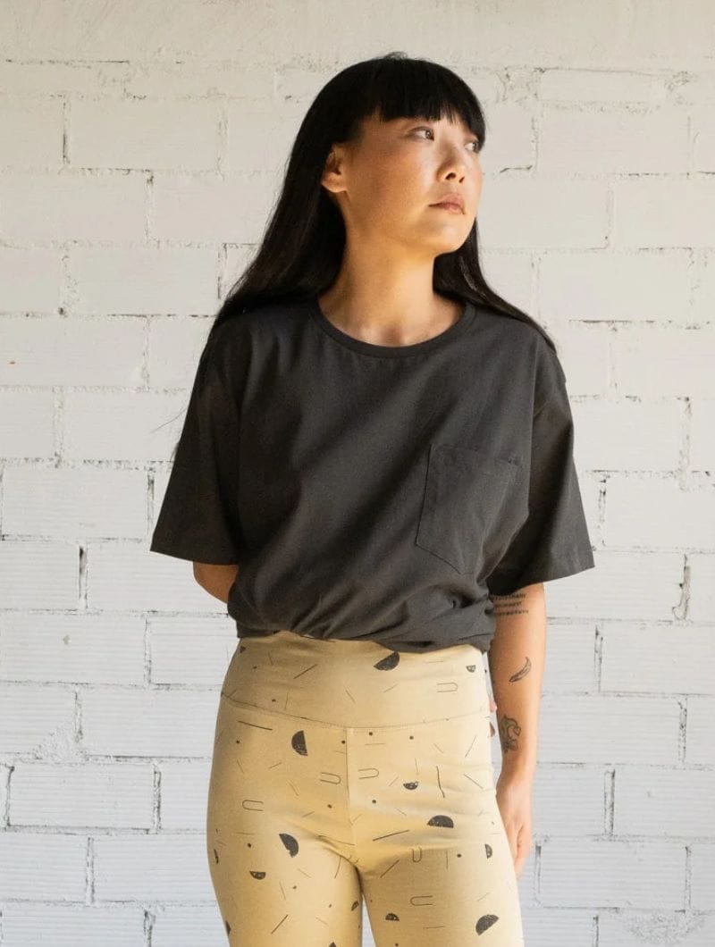 Camiseta lisa con bolsillo de algodón orgánico - Imagen 8