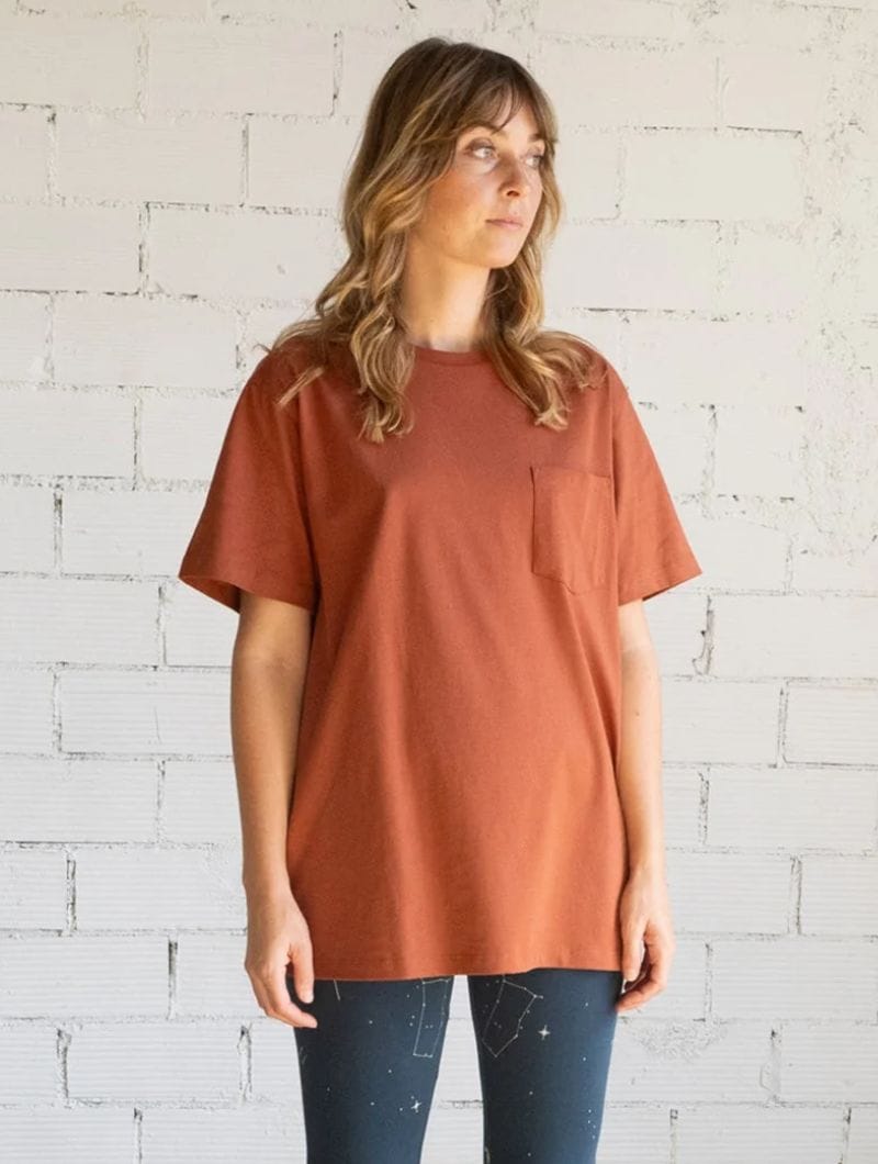 Camiseta lisa con bolsillo de algodón orgánico - Imagen 6